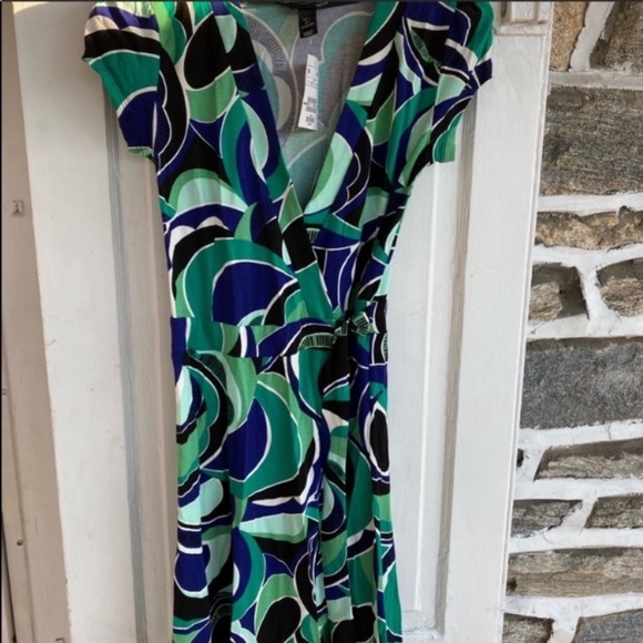 H&M blue and green midi wrap dress op art Swirly geometric print
NWT size 4
NWT - Picture 3 of 4